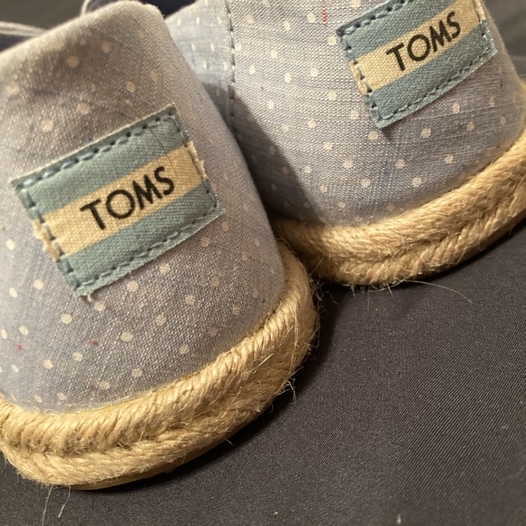 NWT. Toms Women’s SZ 10 Classic Rope Bliss Blue Chambray Tiny Dots Slip-On Flats - Picture 2 of 5